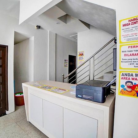 Oyo 91211 Mega Comfort Guest House Medan Esterno foto
