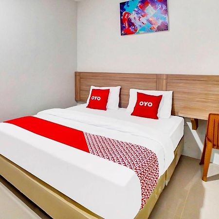 Oyo 91211 Mega Comfort Guest House Medan Esterno foto