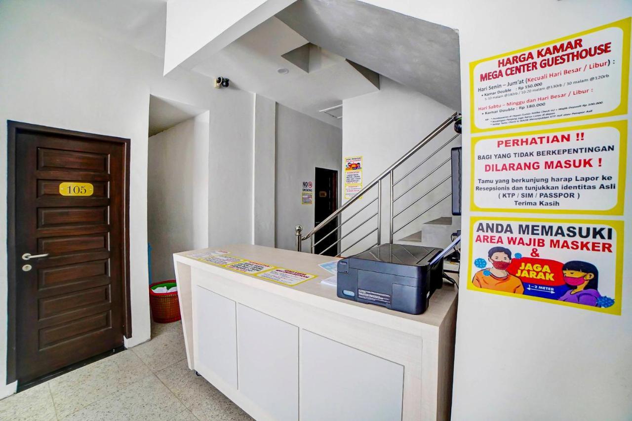 Oyo 91211 Mega Comfort Guest House Medan Esterno foto
