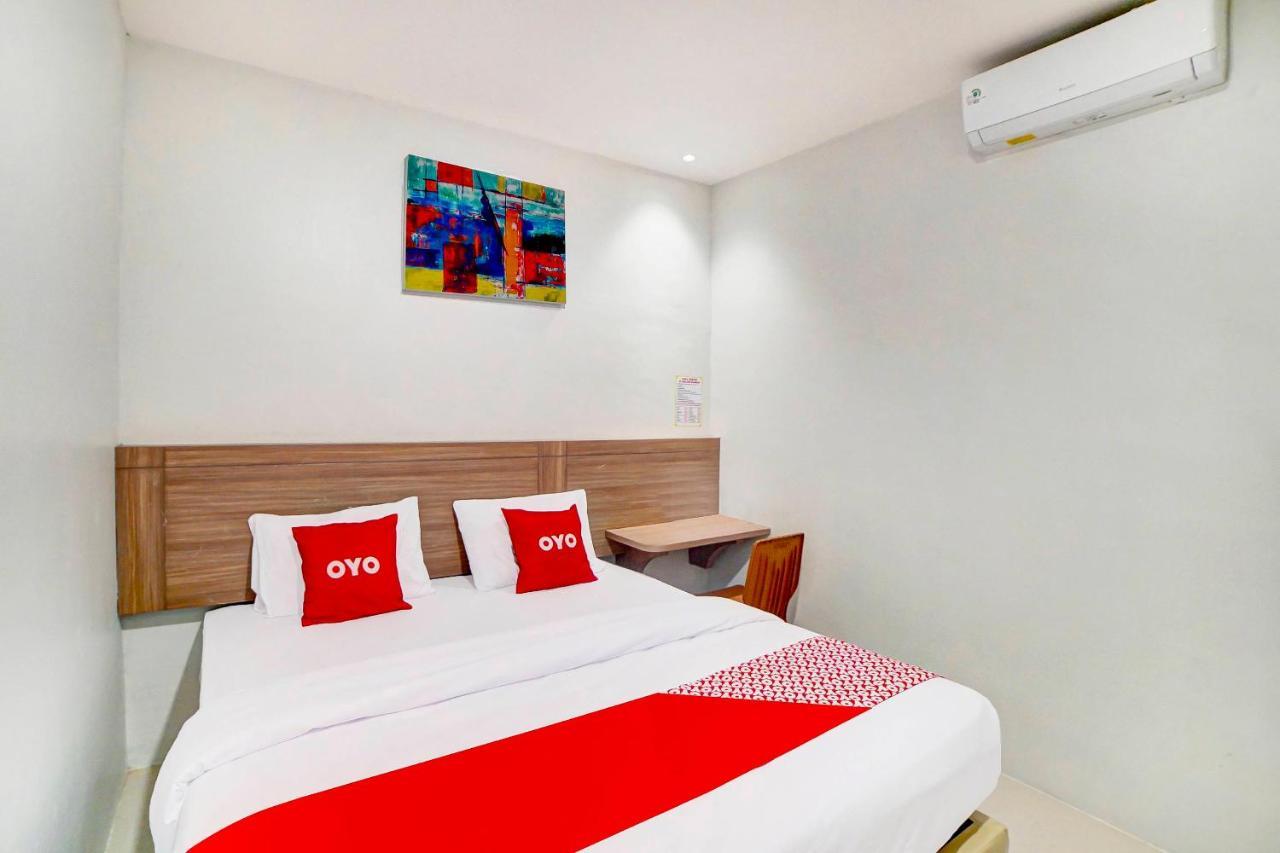 Oyo 91211 Mega Comfort Guest House Medan Esterno foto