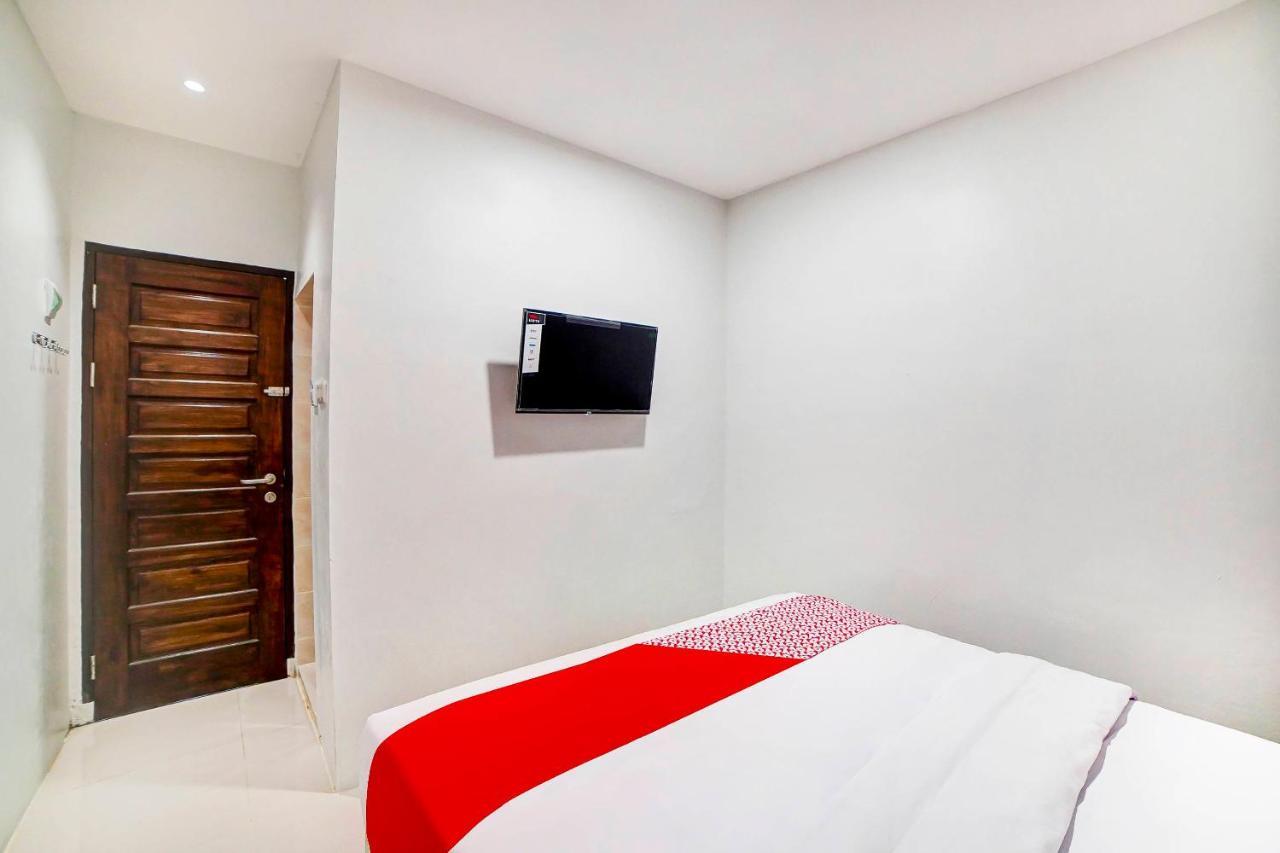 Oyo 91211 Mega Comfort Guest House Medan Esterno foto