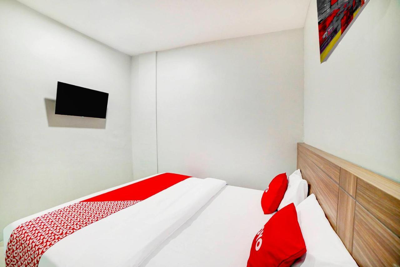 Oyo 91211 Mega Comfort Guest House Medan Esterno foto