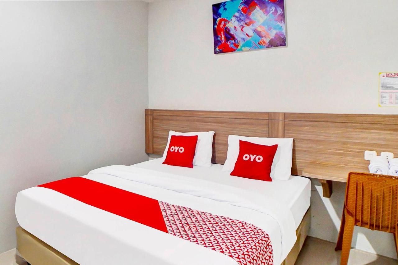 Oyo 91211 Mega Comfort Guest House Medan Esterno foto